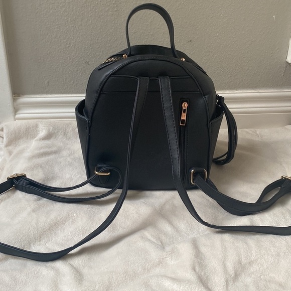 Faux leather | Black | Medium Size | Gold hardware | Backpack - Picture 2 of 16